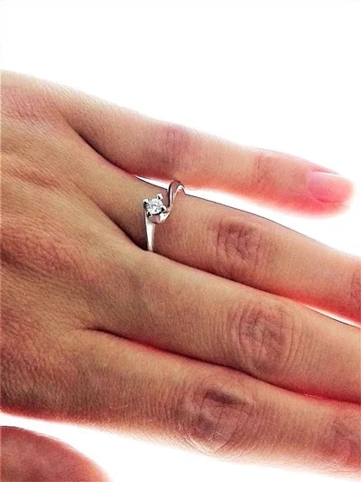 Anello Donna Diamante 0,13 Ct H IF Valentino Solitario Bianco 18 Kt Carati 750 - immagine 2