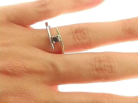 Anello Donna Oro Giallo Bianco 18 KT Carati Ct 750 Gr 3,70 Zaffiro 0.,20 Ct - immagine 2